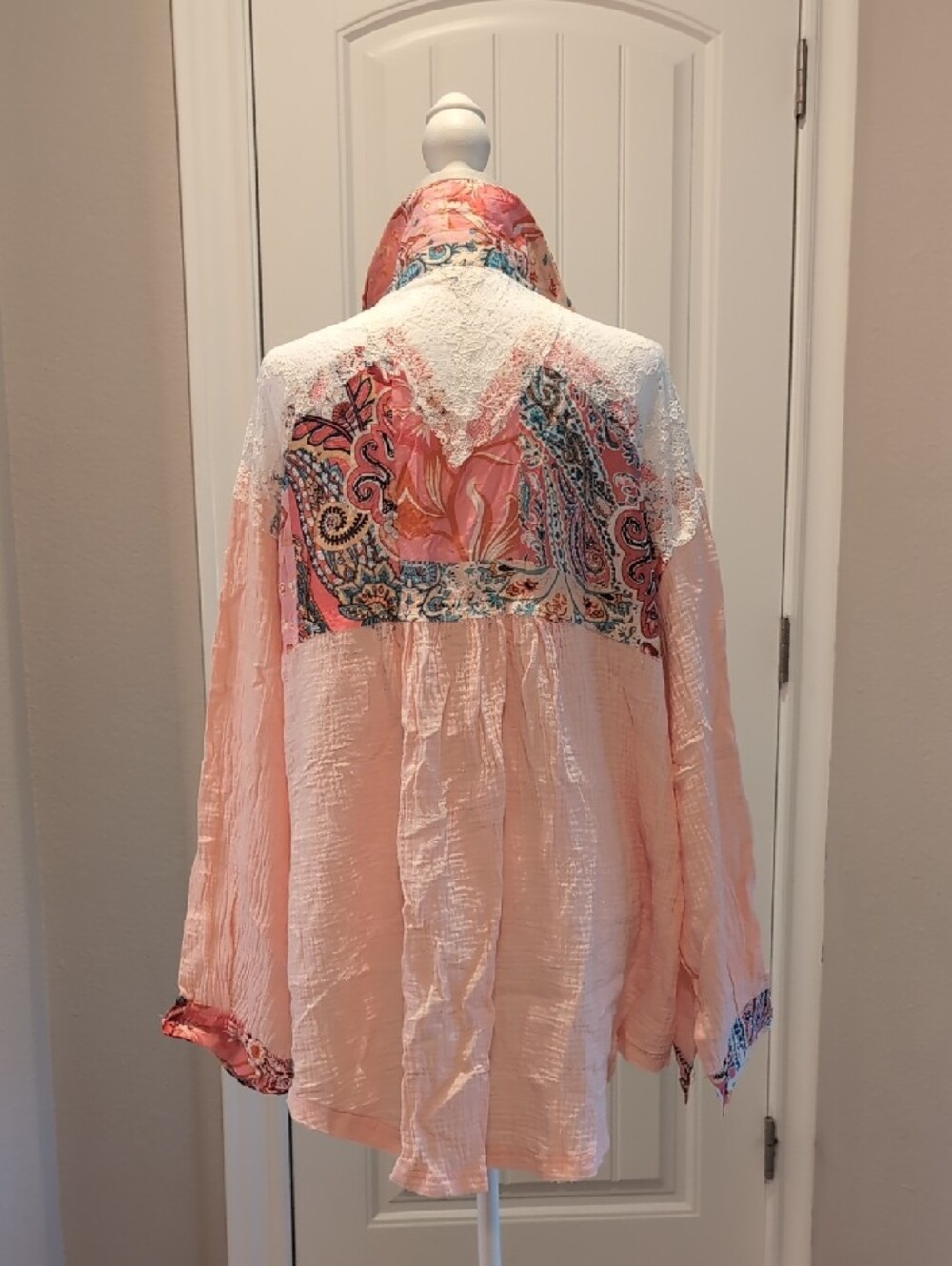 POL Pink Lace-Accent Button Down with Floral Trim - Picture 4 of 5